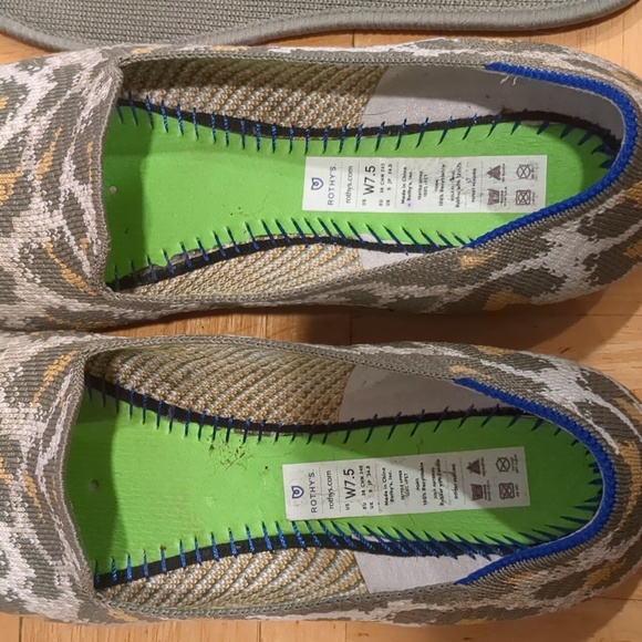 Rothy’s shoes size 7 1/2 olive green, cream, gold - Picture 5 of 7